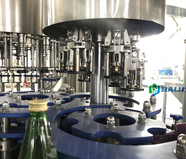 glass bottled oil capping machine.jpg