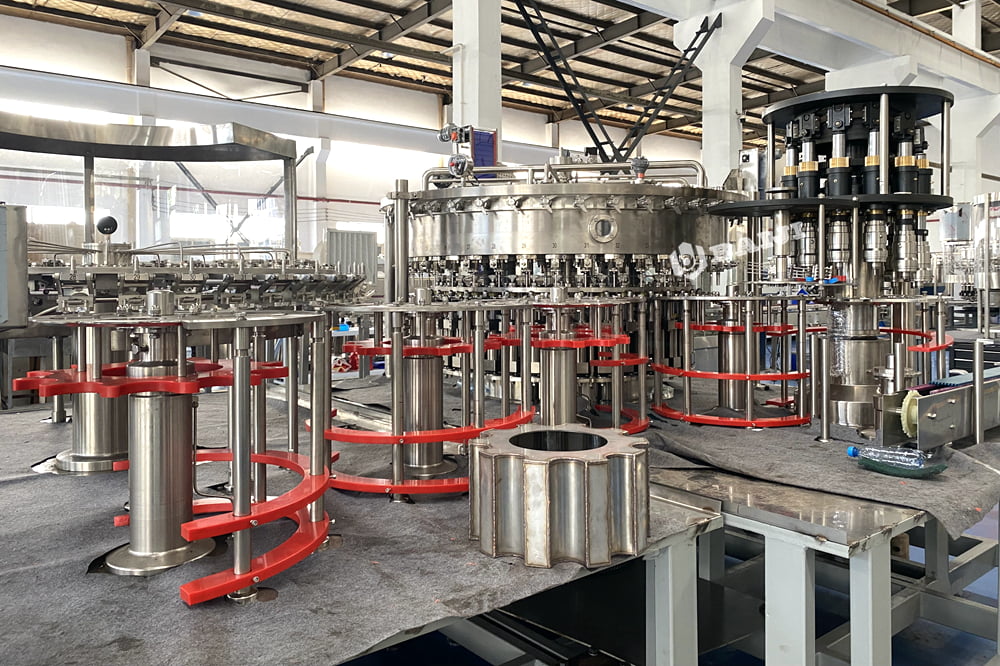 carbonated soft drink sparkling water soda water filling capping bottling machine equipment.JPG