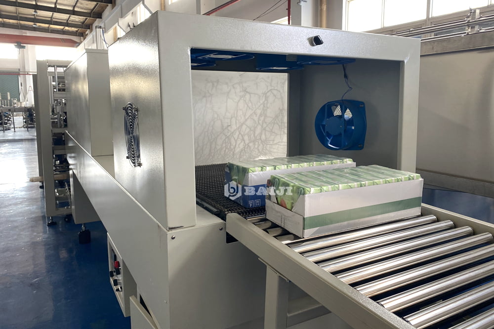 half tray with PE Film shrink wrapping packing machine For plastic PET bottle glass bottle aluminum can 7.JPG