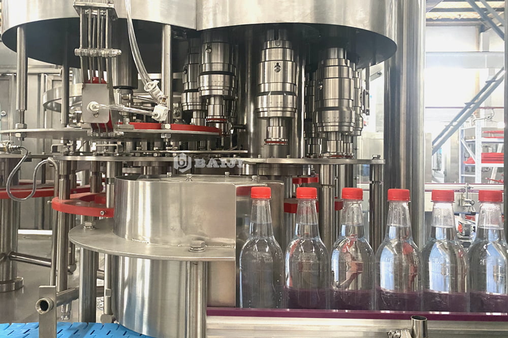 Cola carbonated soft drink sparkling water soda water filling and capping machine 2.jpg