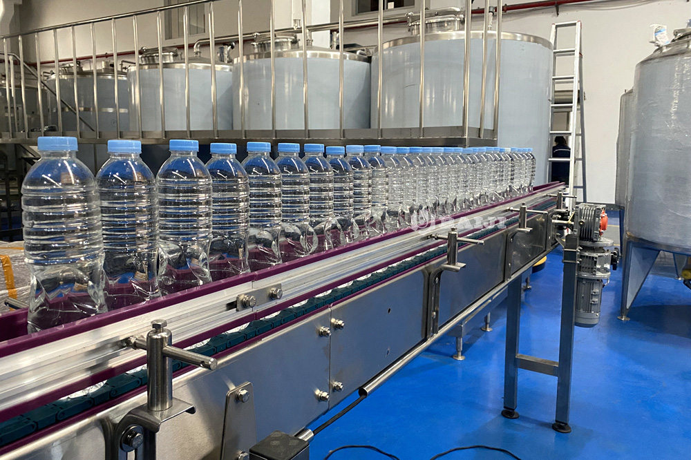8000BPH 500ml PET bottle pure water washing filling and capping machine 4.jpg