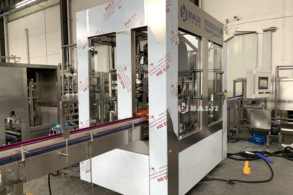 2000CPH 500ml aluminum can craft beer filling and seaming machine.jpg