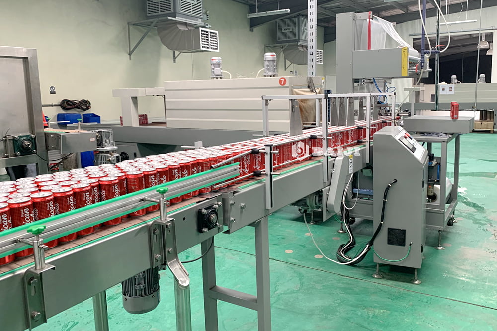 PE film wrapping packing packaging machine aluminum can plastic PET bottle.jpg
