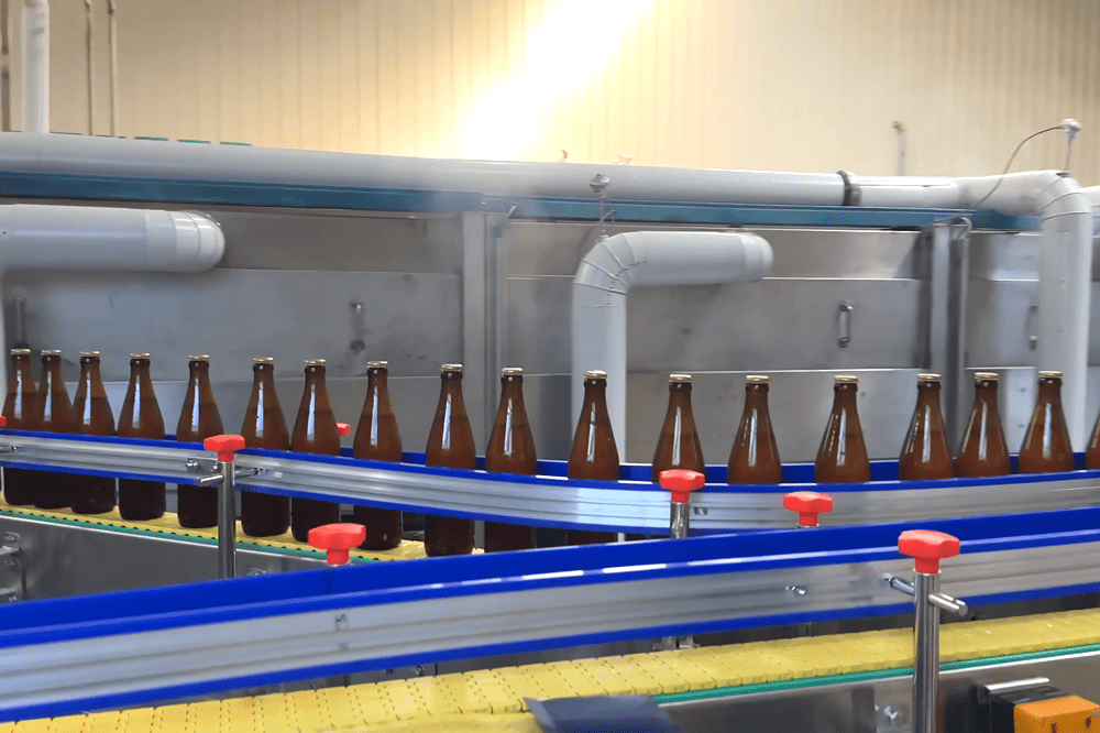glass bottle craft beer bottling filling and capping machine carbonated beverage.png