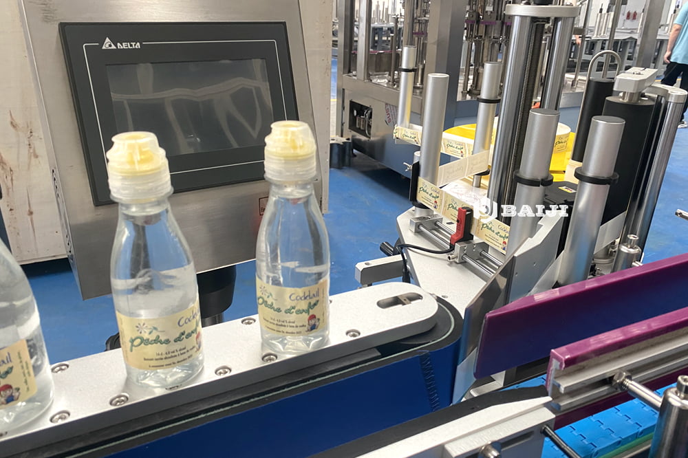 adhesive stick labeling machine sticker plastic PET bottle glass bottle 1.JPG