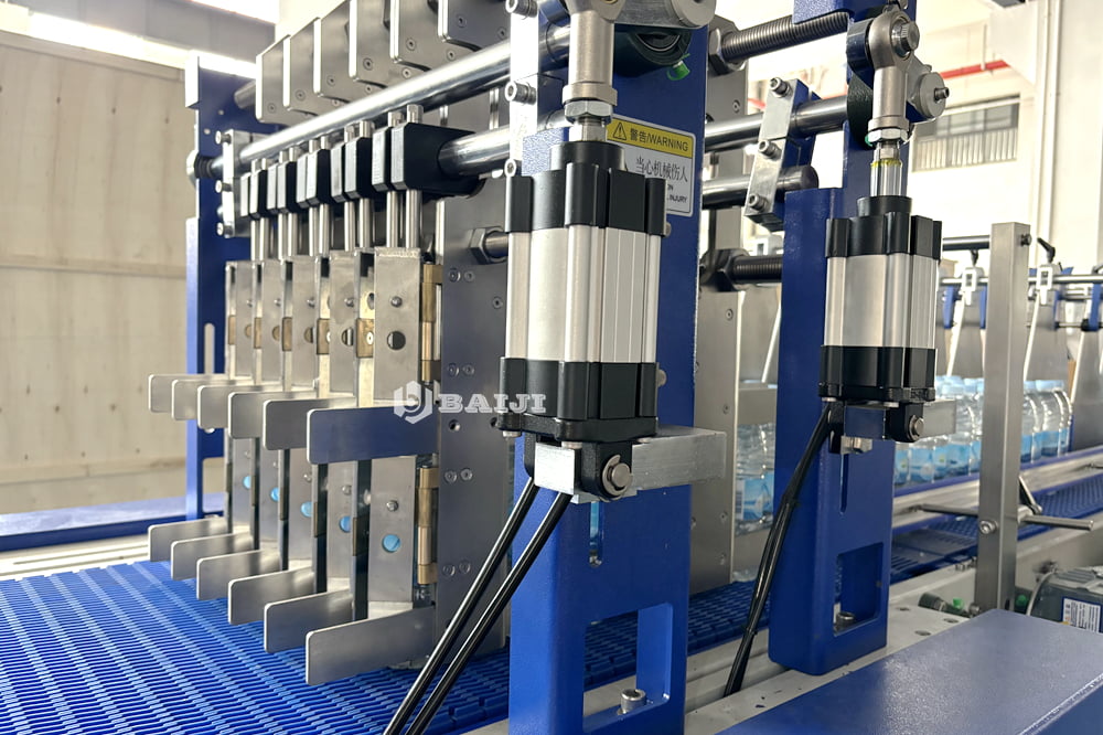 linear water plastic PET bottle PE film wrapping packaging packing machine aluminum can.JPG