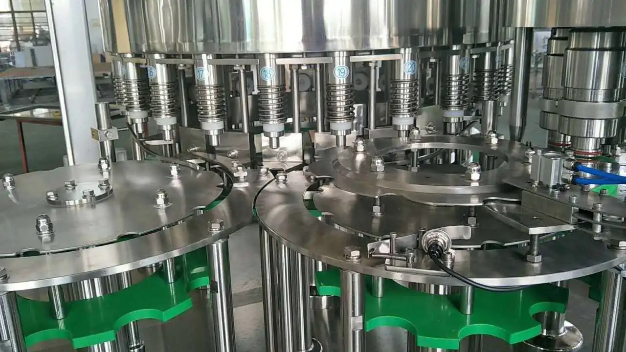 What equipment is needed for the small bottle mineral water production line？